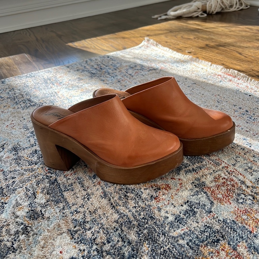 Free people suki clogs